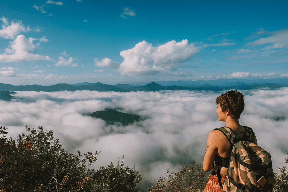 Du khách check-in tại đỉnh Pinhatt sẽ chìm đắm trong cảnh mây ngàn huyền ảo và vẻ đẹp hùng vĩ của thiên nhiên